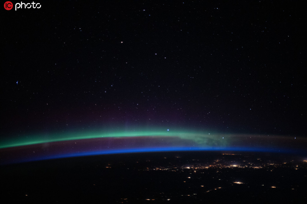 壮观绚丽！从国际空间站看极光和大气辉光【3】