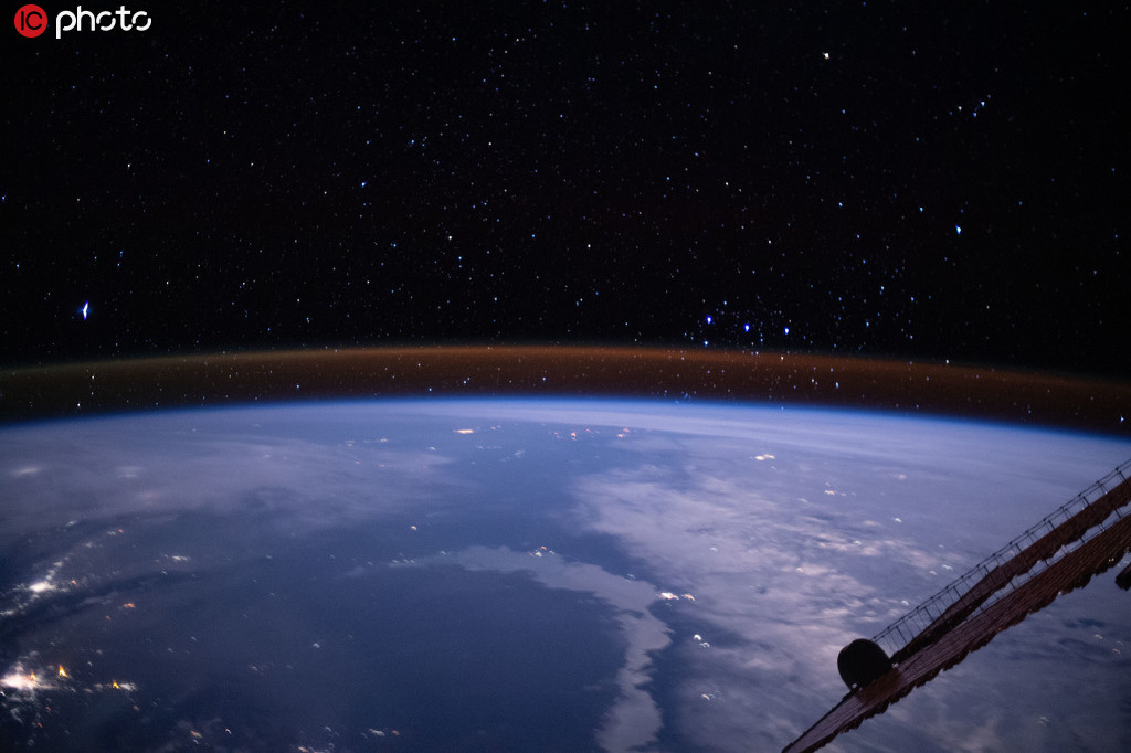 壮观绚丽！从国际空间站看极光和大气辉光【5】