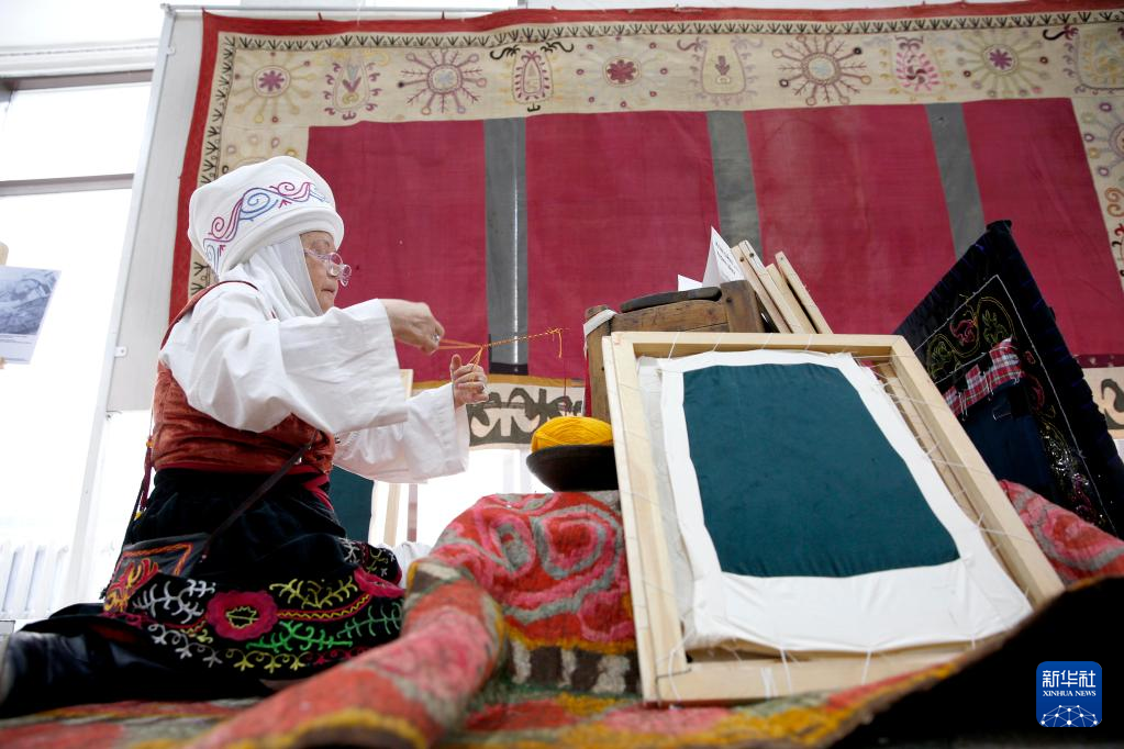 吉尔吉斯斯坦举办传统刺绣艺术节