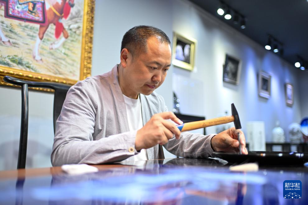 新华全媒＋镜观·非遗丨大丰瓷刻：瓷器上的“刺绣”