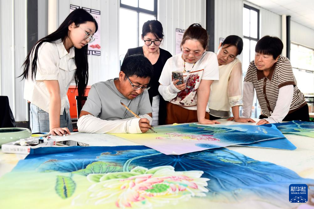 文化中国行｜山东巨野：工笔画绽放致富花